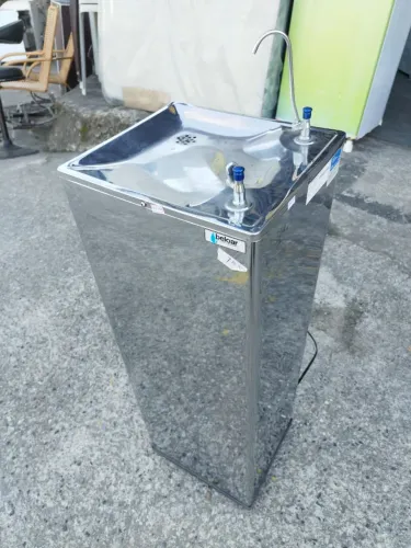 Bebedouro Inox Semi novo - Brechokinho