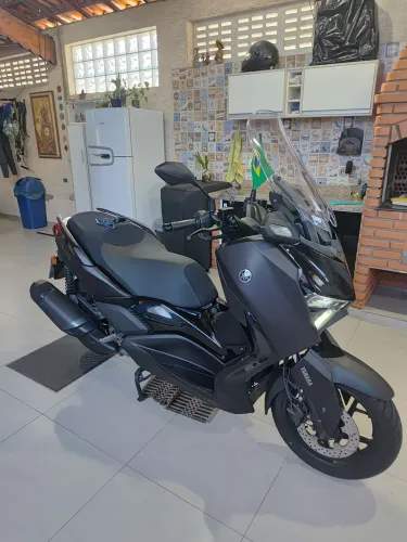 Yamaha Xmax 300 Connection 2026 - marrom - 4.000km