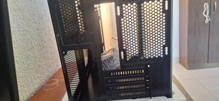 Gabinete hx710l