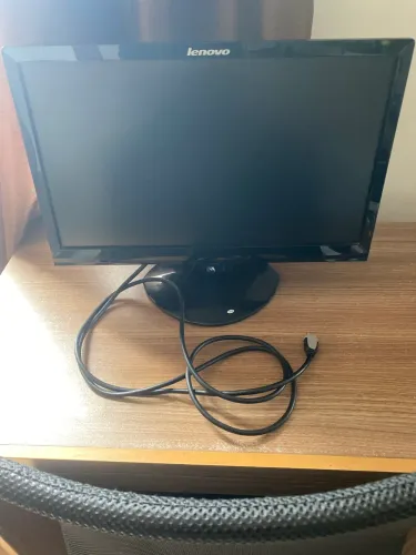 Monitor Lenovo wide 19,5 polegadas - funcionando
