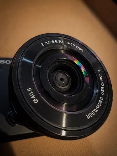 Sony ZV-E10 Câmera Profissional para Vídeos e Fotos