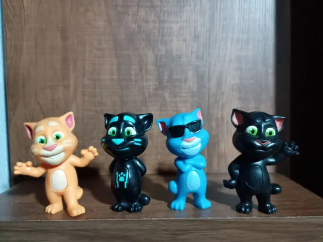 4 bonecos gato tom McDonald's usados na condição das fotos 