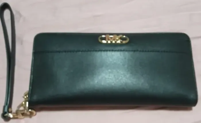 Carteira Michael Kors de couro preta com divisórias e porta moedas