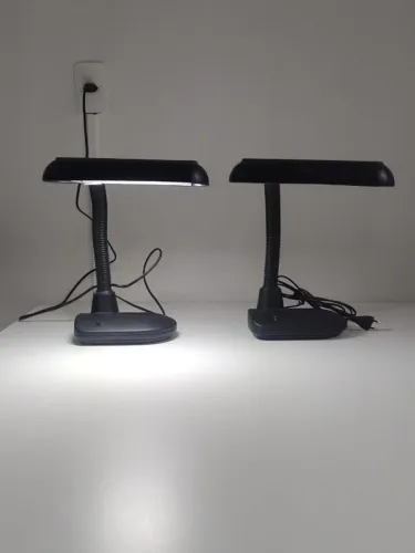 Luminária de Mesa Escritório Profissional (original) - Clássica - Cor preta - 110/127v