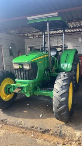Trator John Deere 5075