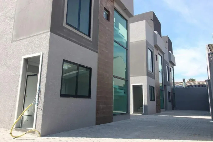 Sobrado com 97,53m² 3 quartos, à venda, no bairro Uberaba em Curitiba