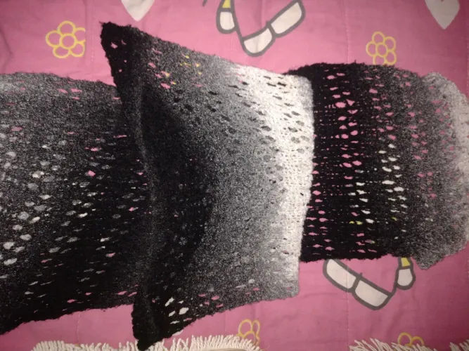 ? Cachecol Tricô Degradê Preto/Cinza/Branco | NOVO, NUNCA USADO ? R$ 25,00