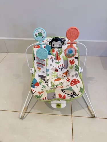 Cadeira de descanso vibratória Fisher-Price - Woodsy Friends ?