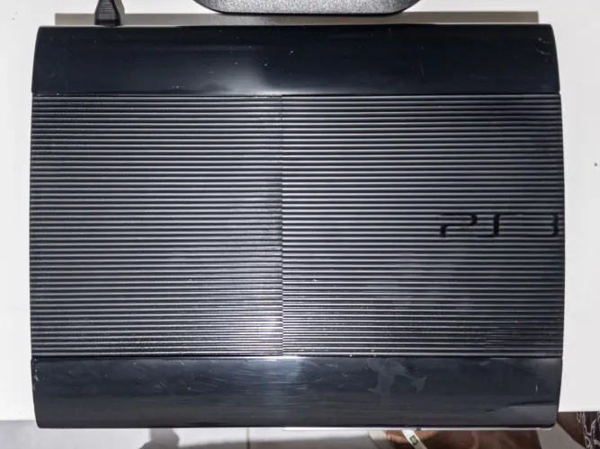 PS3 Slim desbloqueado HEN (leitor 100% + varios classicos no hd)