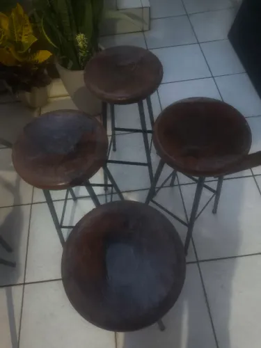 Conjunto 4 tamboretes para área externa .