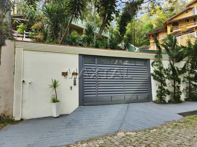 Casa de Condomínio Parque Suiça à venda, 2 dormitórios, 4 banheiros, 3 vagas e piscina.