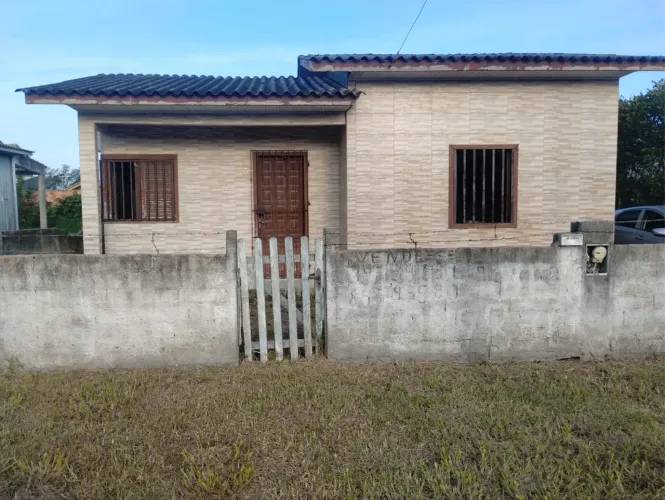 Casa de Praia à Venda - Conforto e Tranquilidade a Apenas 800 Metros do Mar