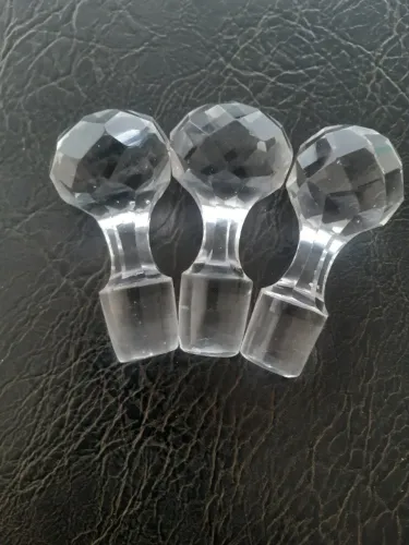3 tampas de garrafas de cristal