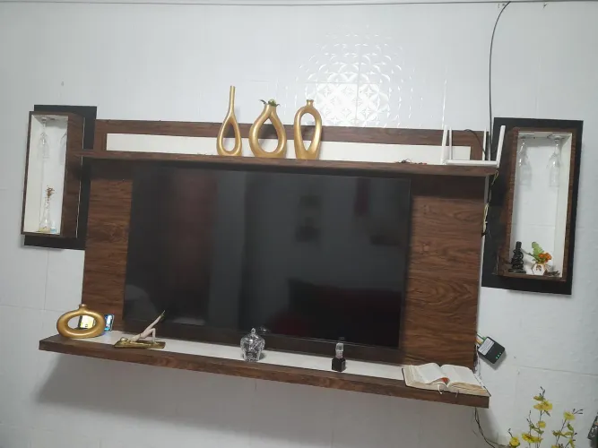 Painel de TV suspenso