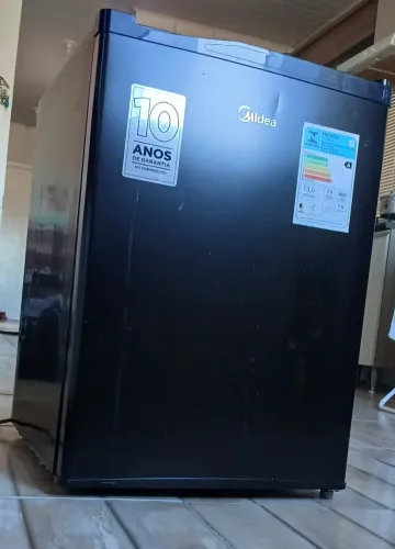 Vendo frigobar Midea 71L