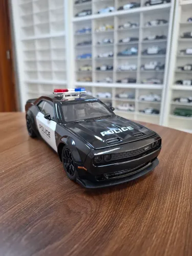 Miniatura Police 1/24 Dodge Charllenger SRT Hellcat