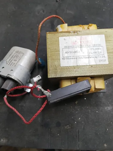 Transformador e capacitor micro ondas 