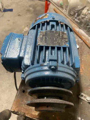 MOTOR WEG 1 CV NOVO
