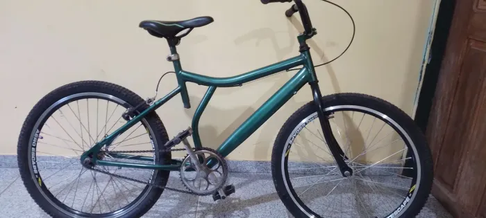Bicicleta Aro 24 de segunda mão com peças conservadas e em ótimo estado
