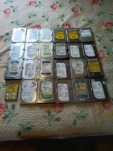 Vendo 24 HDs com defeito