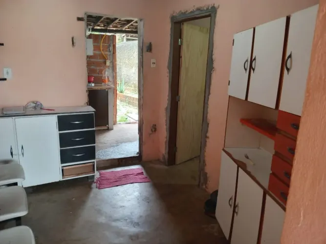 Vende-se casa em Penedo