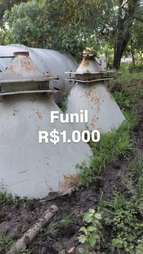 Funil Industrial Metálico - Equipamento para Sólidos