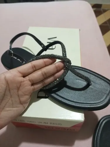 Sandália com pedraria via sapato