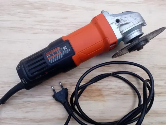 Esmerilhadeira Black+Decker G650-B2 650W - Excelente Estado
