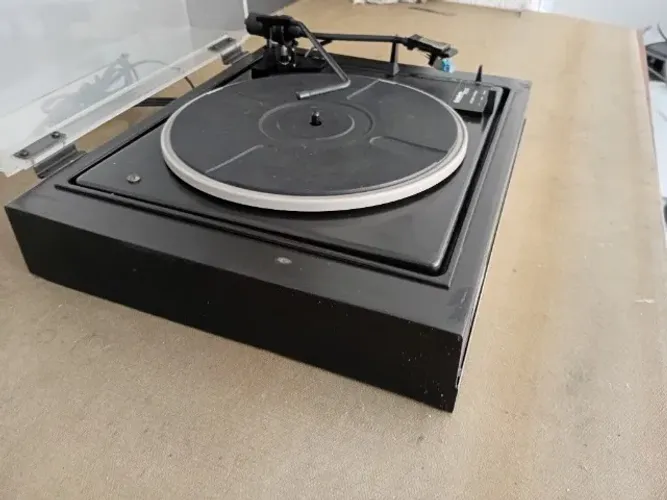 Toca discos Gradiente modelo S96 funciona 100%.