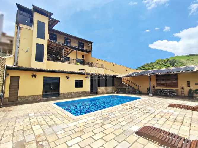 Vivendas da Serra/Juiz de Fora-Casa com 4/4, Piscina com Vista Livre, Elevador e Área Gour