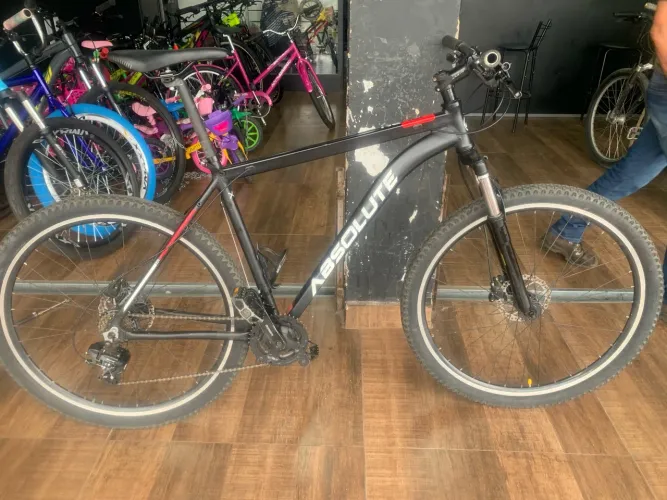 Vende-se bicicleta, semi nova