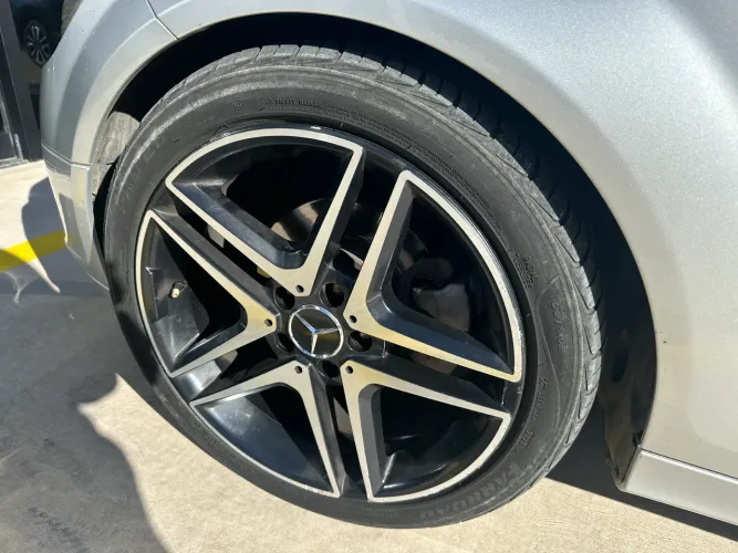 Rodas 18 Mercedes com pneus