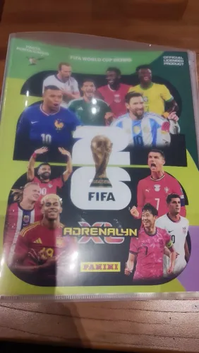 Pasta de Cards Adrenalyn XL da Copa do Mundo 2026.