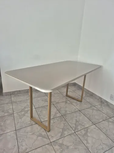 Mesa de jantar tampo de vidro 160cm por 79cm