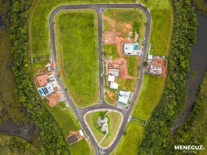 Lote a venda em Condomínio fechado, no Reserva Amary, na Enseada Azul