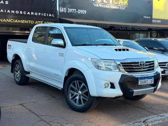 Toyota Hilux CD SRV 4X4 3.0 8V 116cv TB Diesel 2013