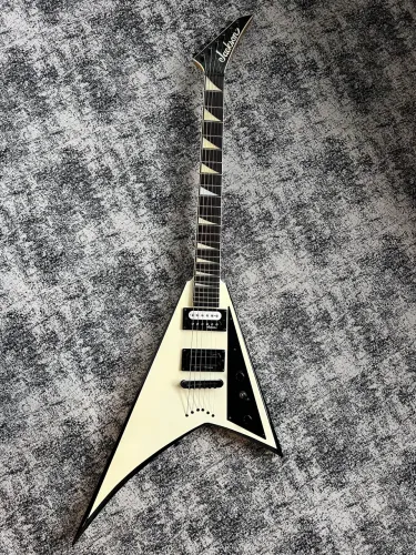 Guitarra Jackson Flying V Rhoads JS32T