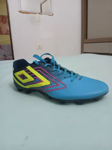 Chuteira umbro (tamanho 42)