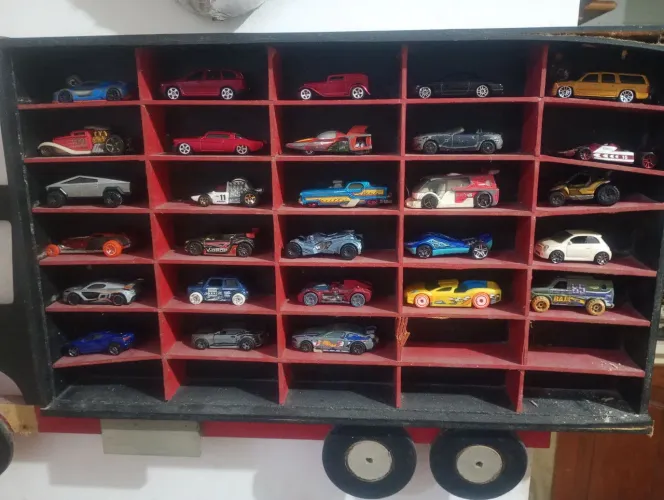 Coleção com 28 Miniaturas de Carros Hot Wheels/ Maisto