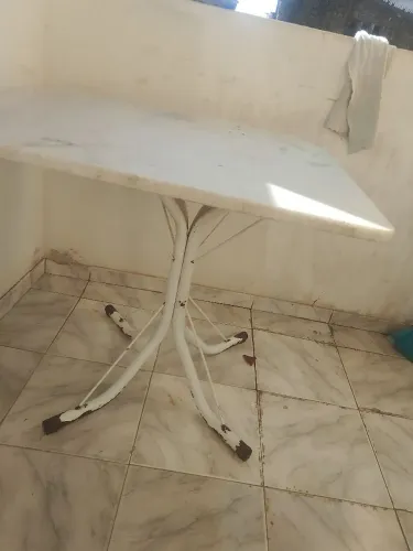 Vendo mesa sem cadeiras e tampo de marmore