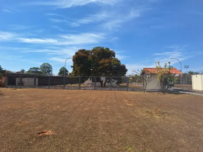 Vende-se Lote de 2500m² em Condomínio Fechado - Park Way SMPW - DF