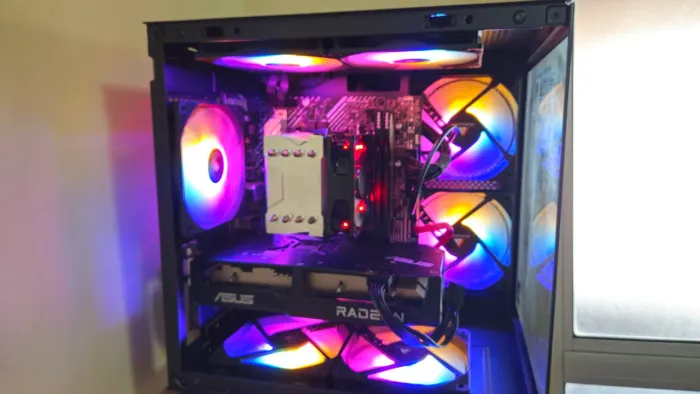 PC Gamer i5 10400 + RX 6600 8GB | 16GB RAM | Gabinete Aquário com 7 Fans RGB