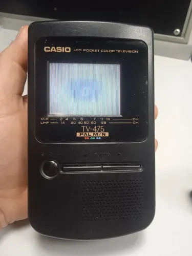 Mini tv portátil Casio modelo 475V com defeito