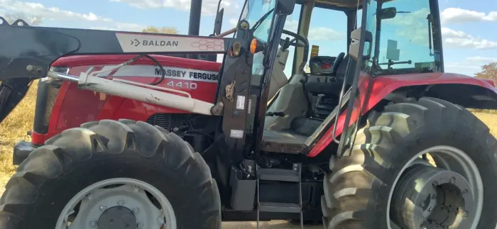Trator massey fergusom