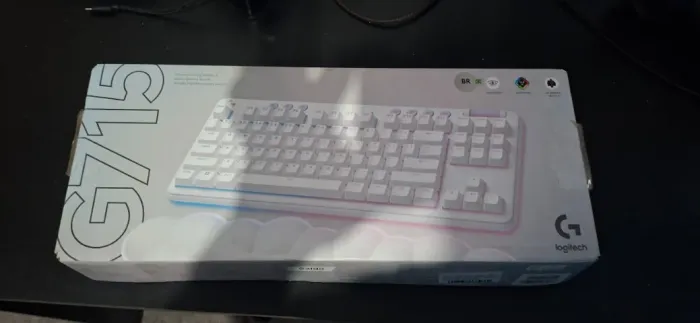 Teclado Mecânico Gamer Sem Fio Logitech G715 LIGHTSPEED Switch GX Brown Tactile, RGB, ABNT