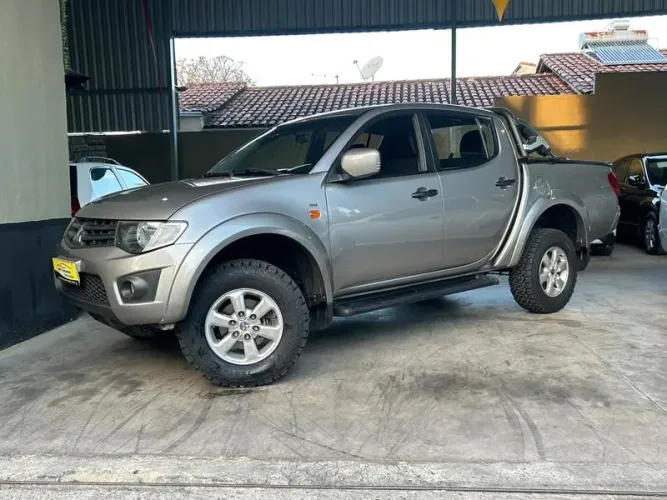 Mitsubishi L200 Triton HLS 2.4 Flex 16V CD Mec. 2013