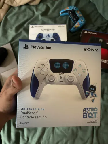 Dualsense Astro Bot na Caixa