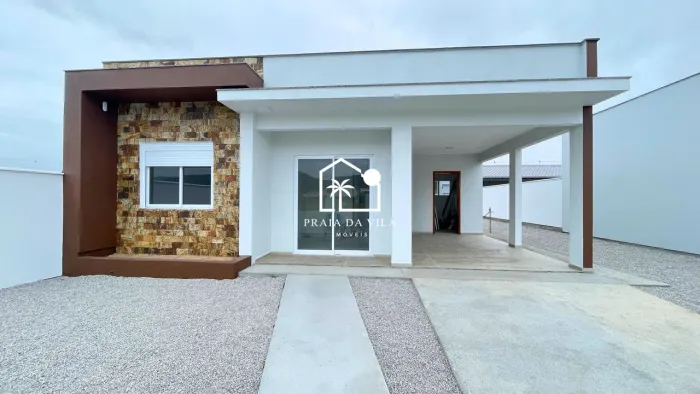 Casa à Venda em Loteamento Planejado com Amplo Pátio Privativo em Imbituba/SC