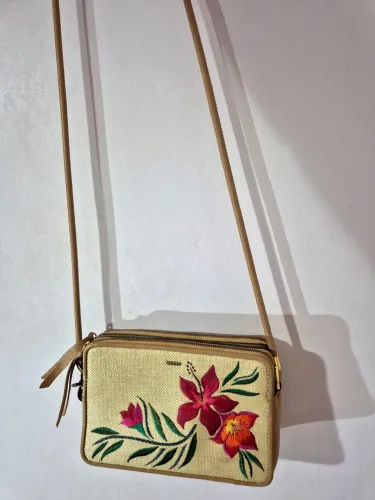 Bolsa Arezzo bordada Limitada