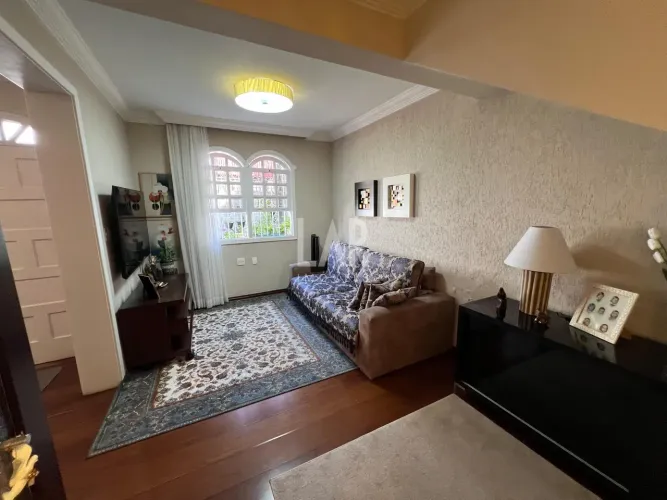 Casa 03 Quartos com Terraço e 01 Vaga à Venda Bairro Nova Suissa